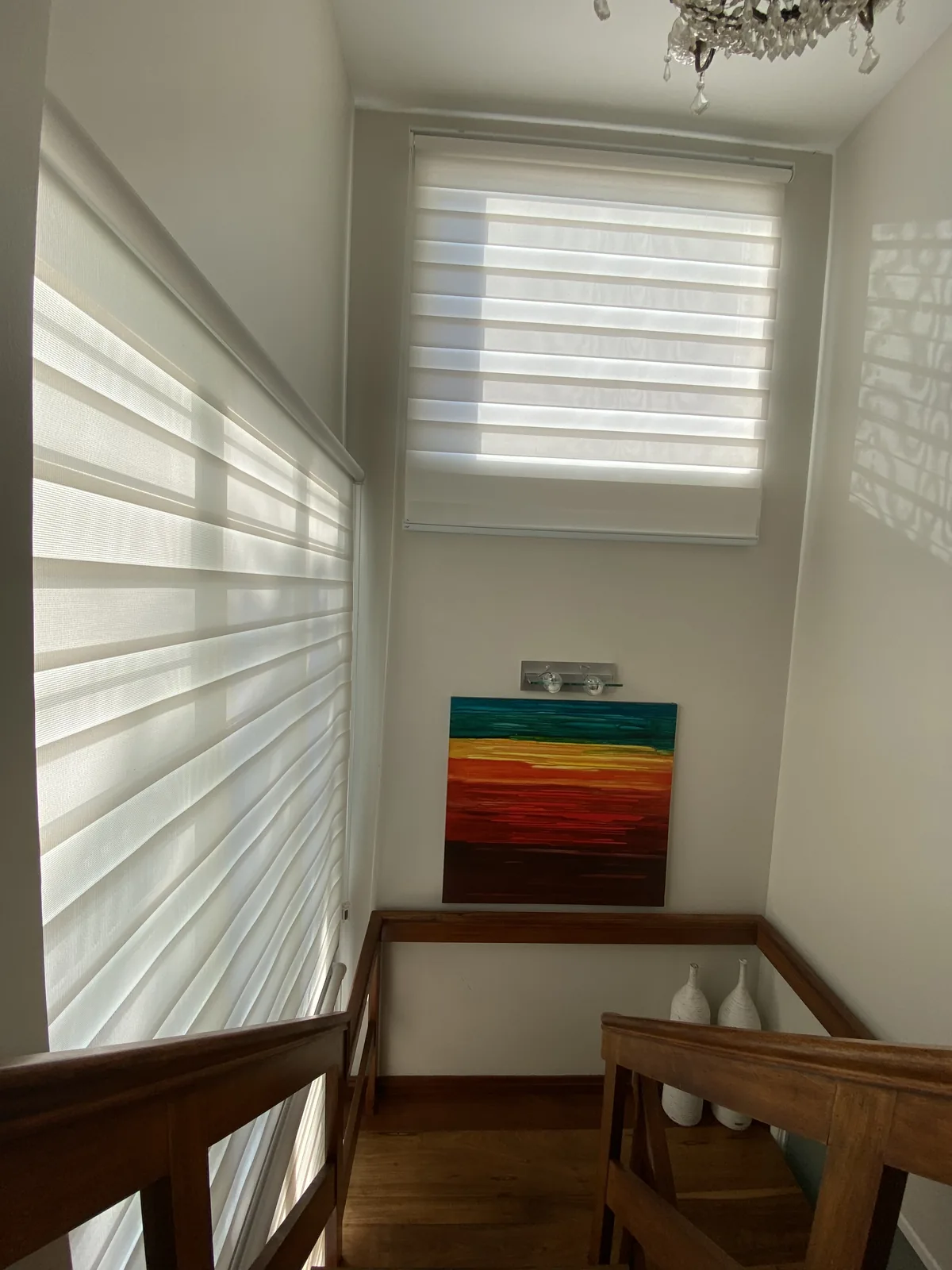 Cortinas estruturadas instaladas em um vão de escada